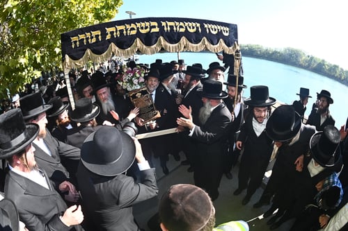 הכנסת ספר תורה בהילולת החתם סופר