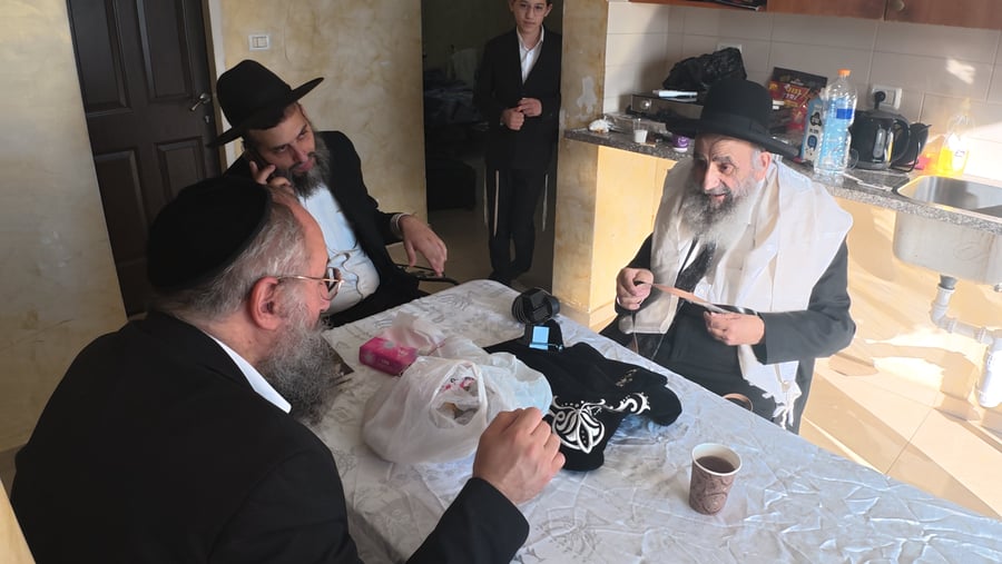  הגר"מ צדקה ביקר במקום הנופש של הפוסק הרב בנימין חותה במירון