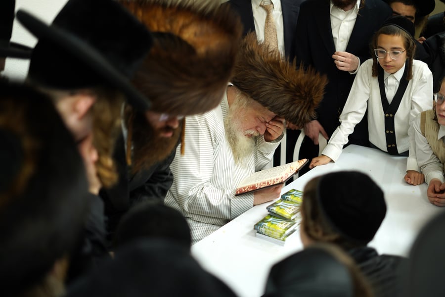 האדמו"ר ממבקשי אמונה בחיפה