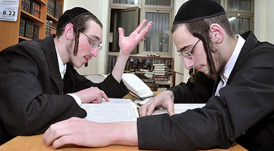 "הבינה המלאכותית לא תחליף את לימוד התורה" | איש מערך הדיגיטל בריאיון