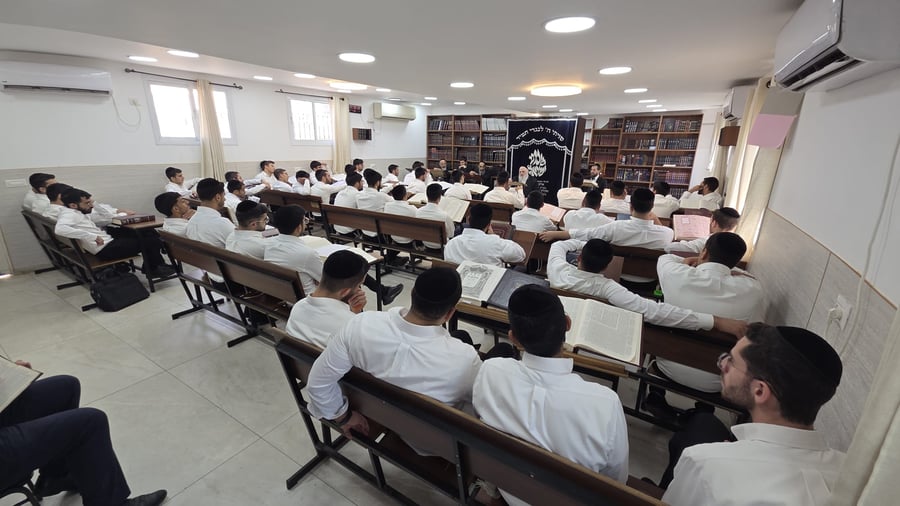 הגר"ח פינשטיין בישיבת 'אמרי חכמה'