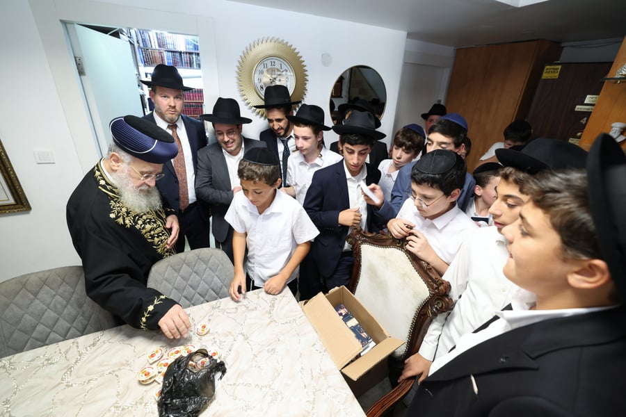 ילדי רעננה אצל הגר"י יוסף