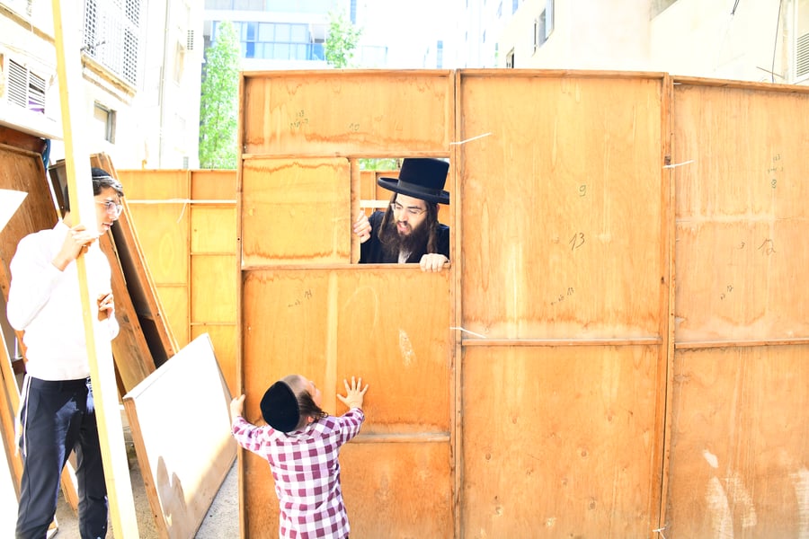 הכנות לחג הסוכות בבני ברק