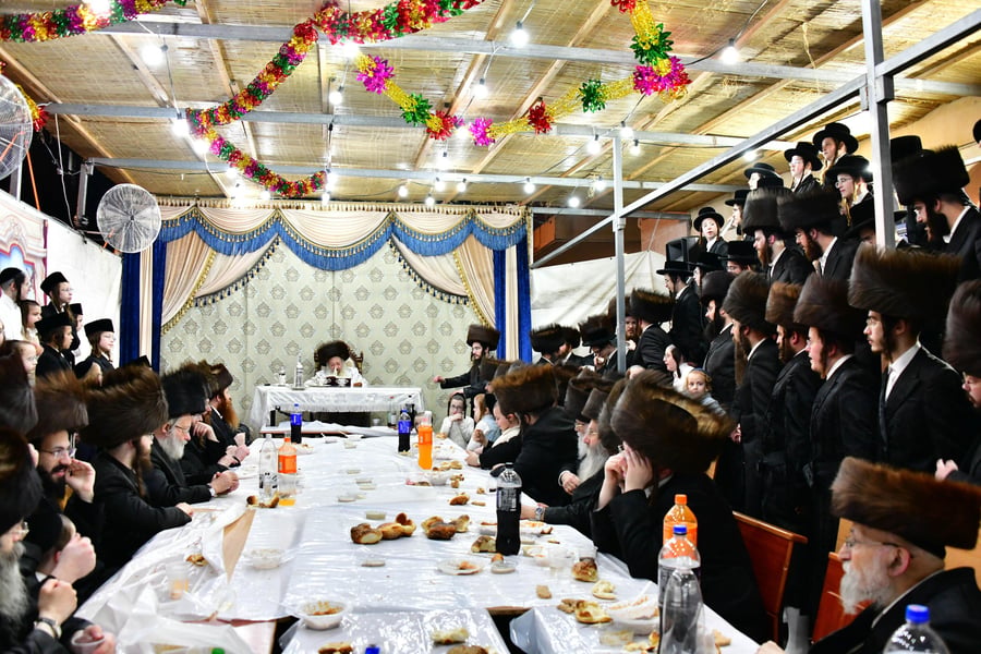 האדמו"ר מדעעש  בטיש חול המועד סוכות