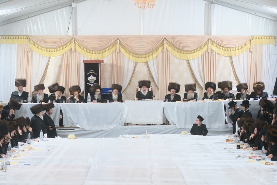 האדמו"ר מנדבורנה שליט"א בשבת ההתאחדות במירון | צילום: מ. אדלר