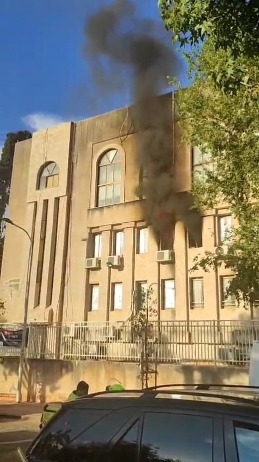 שריפה פרצה בישיבת 'נחלת דוד' בפתח תקווה