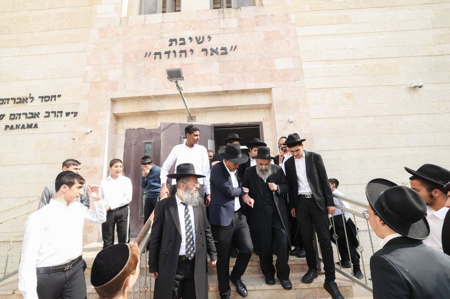 הגר"מ צדקה בביקורו בישיבת באר יהודה